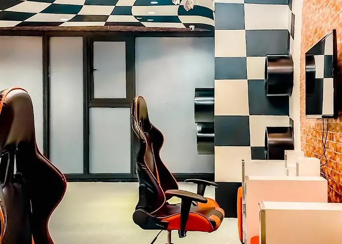 Poblacion Makati With Free Pool, Gym And Smart Tv And Fast Wifi *