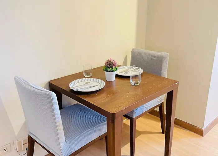 Poblacion Makati With Free Pool, Gym And Smart Tv And Fast Wifi
